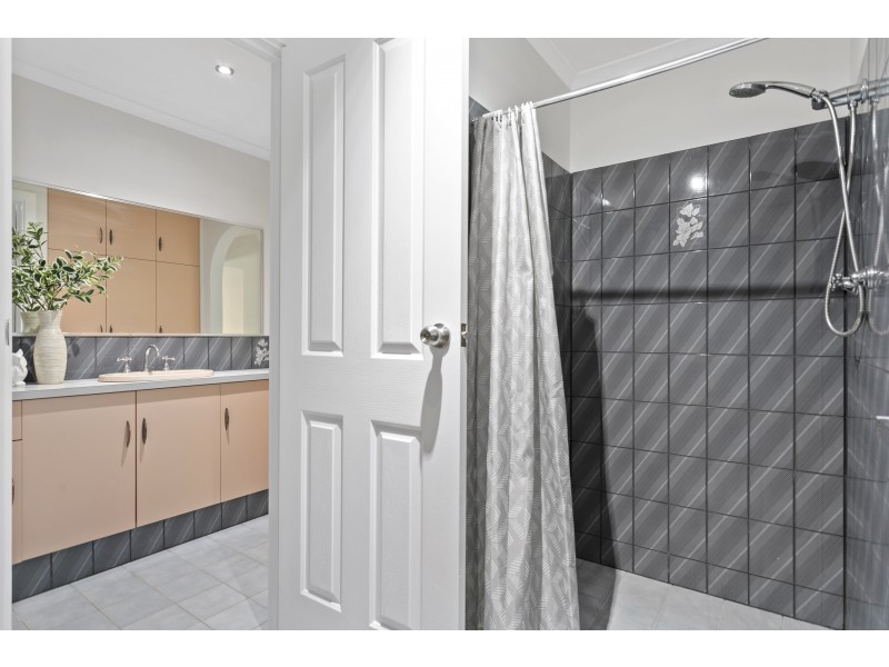 11 Odessa Drive, Woodcroft SA 5162