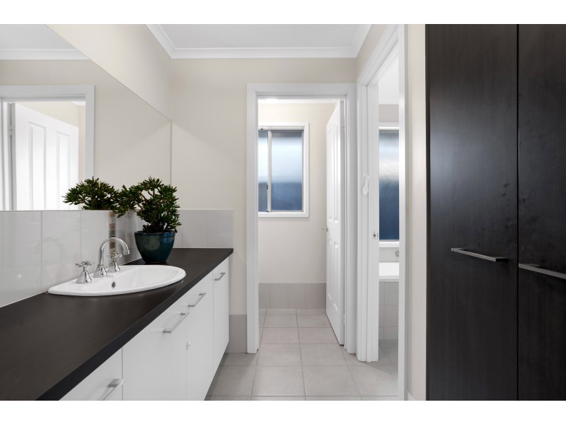 8 Miranda Place, Seaford Meadows SA 5169