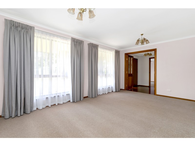 1 Nightingale Crescent, O’halloran Hill SA 5158