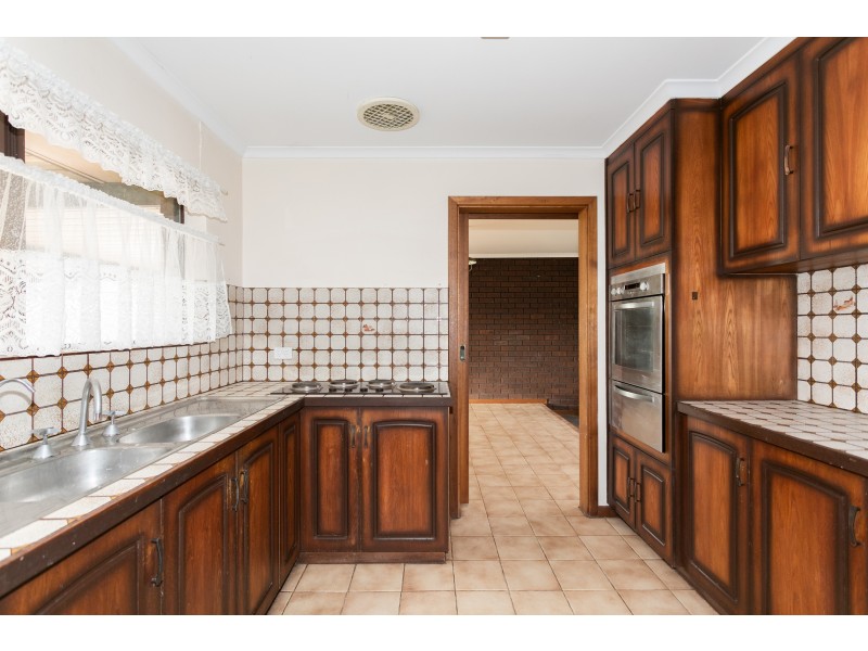 8 Geraldine Street, Valley View SA 5093