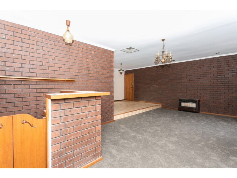 8 Geraldine Street, Valley View SA 5093