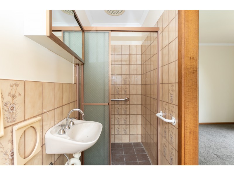 8 Geraldine Street, Valley View SA 5093