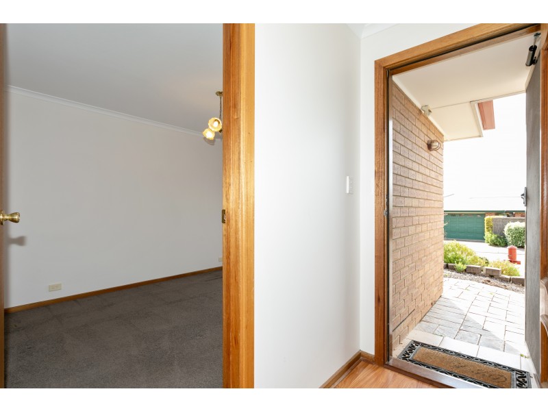 63 Dorrien Avenue, Woodcroft SA 5162