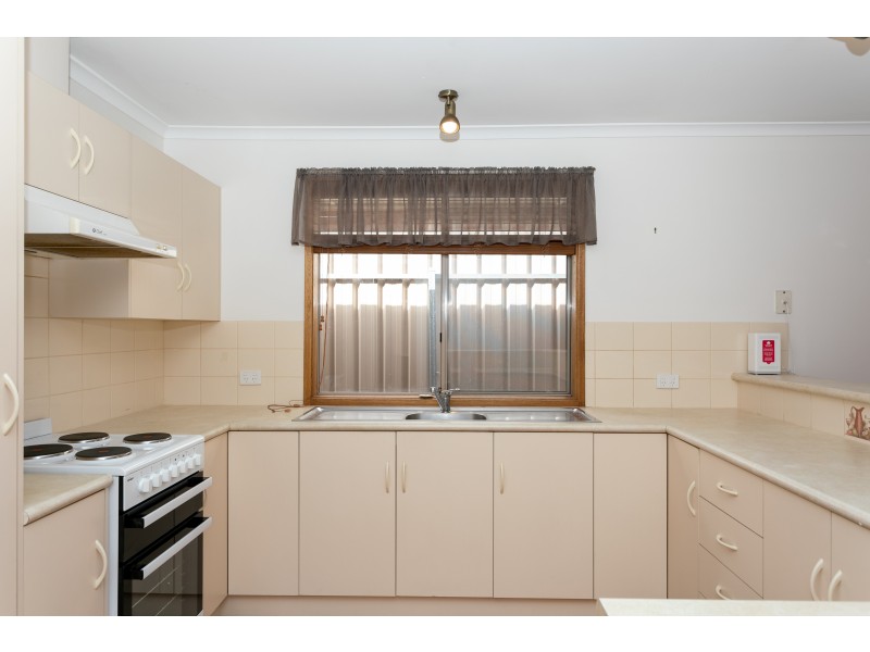 63 Dorrien Avenue, Woodcroft SA 5162