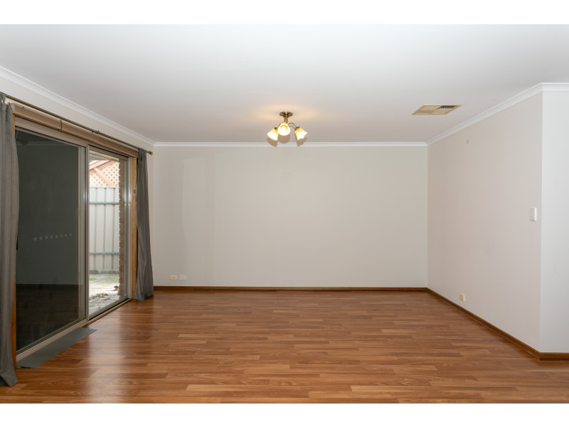 63 Dorrien Avenue, Woodcroft SA 5162