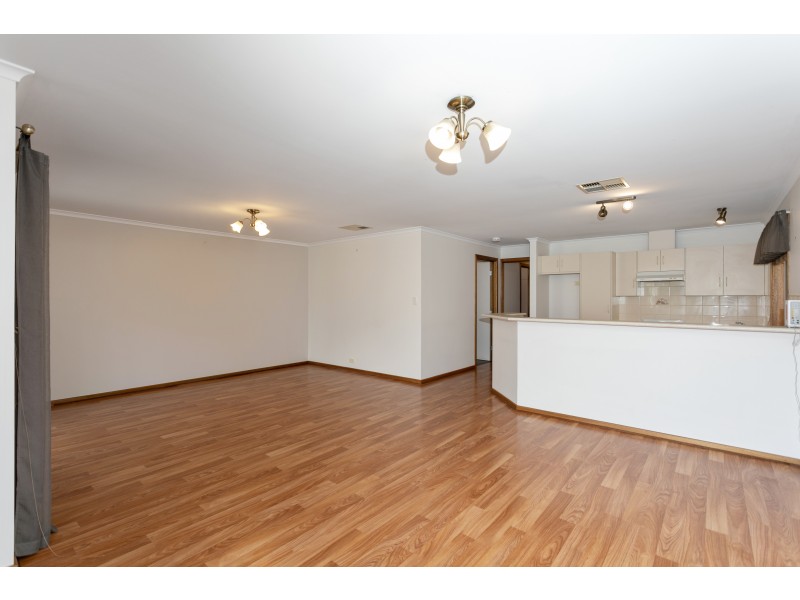 63 Dorrien Avenue, Woodcroft SA 5162