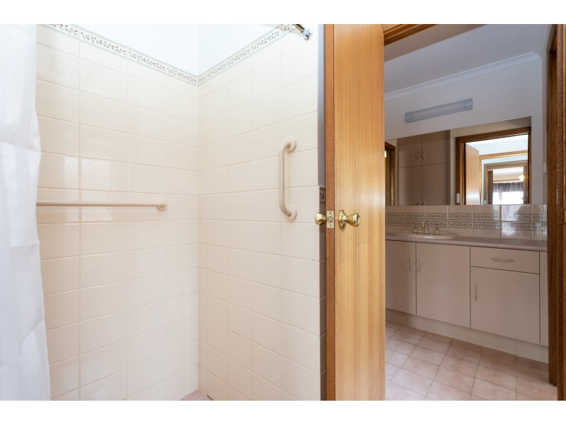 63 Dorrien Avenue, Woodcroft SA 5162