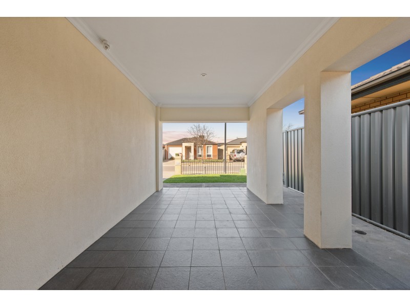 33 Mendota Avenue, Andrews Farm SA 5114