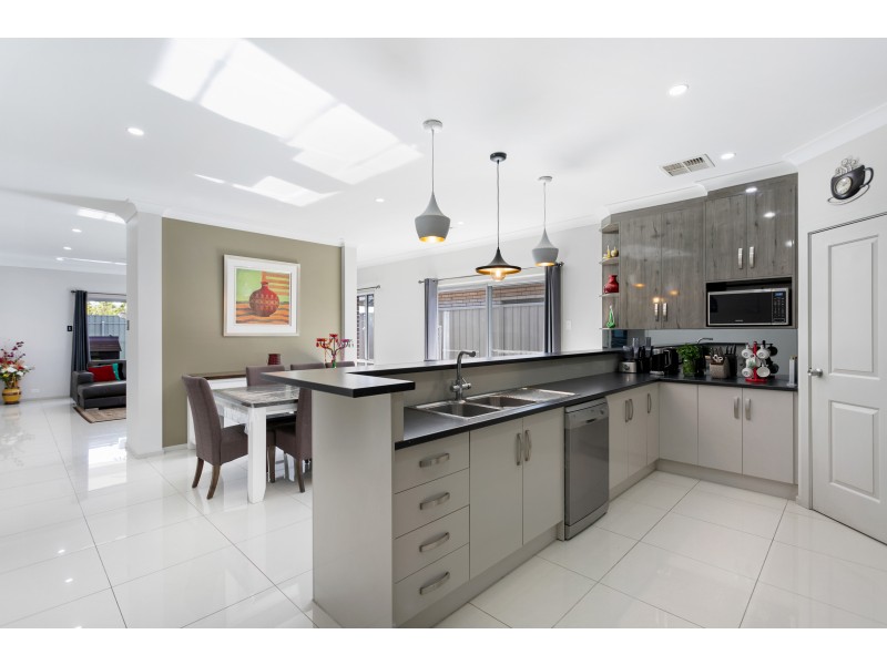 10 Saturn Court, Woodcroft SA 5162