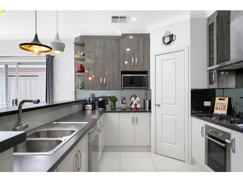 10 Saturn Court, Woodcroft SA 5162