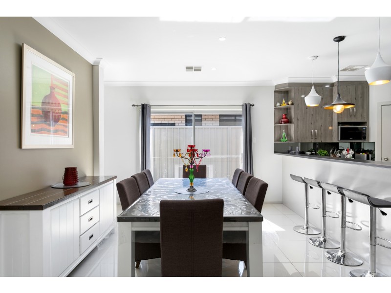 10 Saturn Court, Woodcroft SA 5162