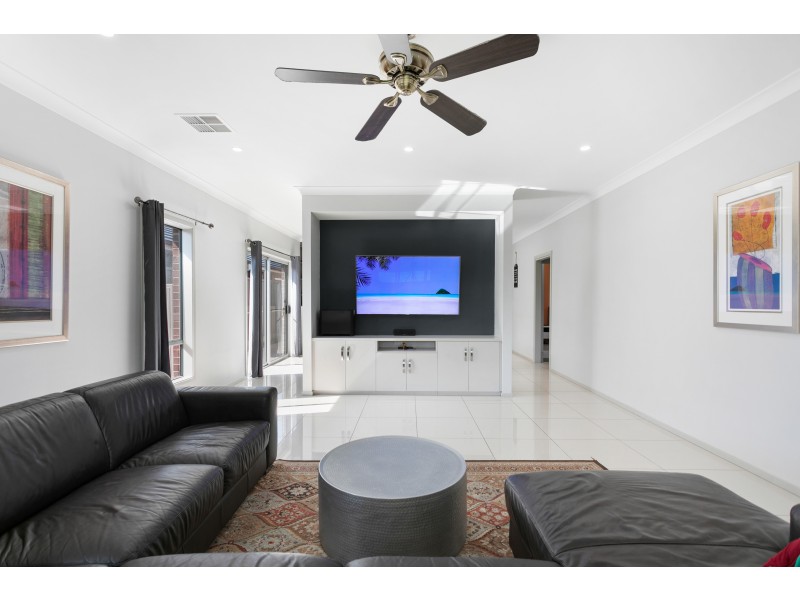 10 Saturn Court, Woodcroft SA 5162