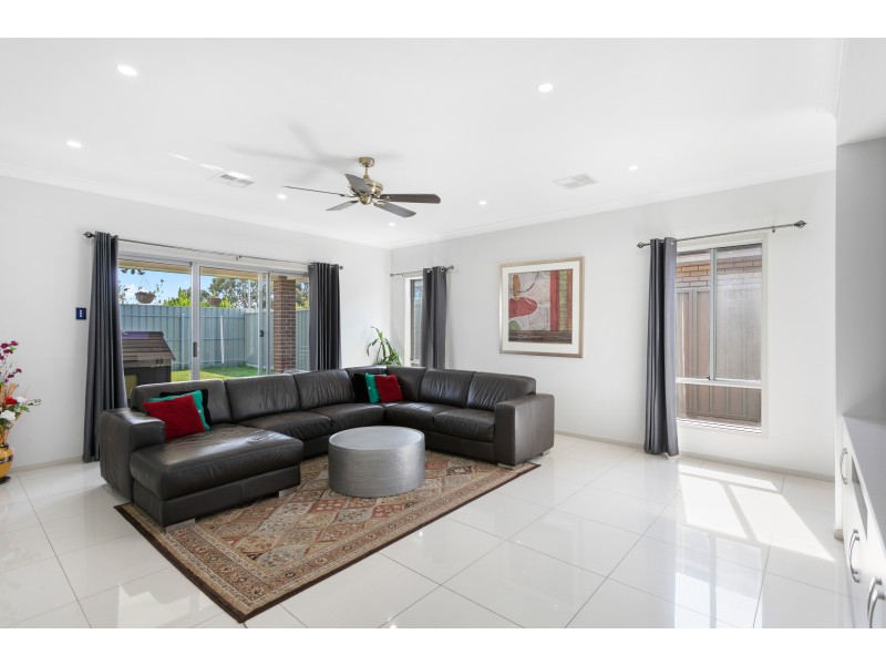 10 Saturn Court, Woodcroft SA 5162