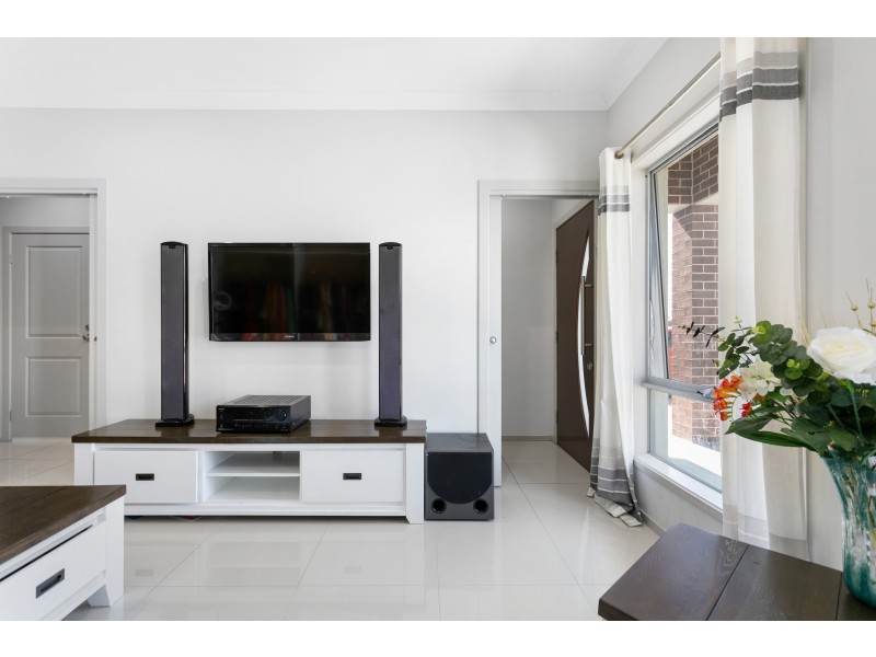 10 Saturn Court, Woodcroft SA 5162