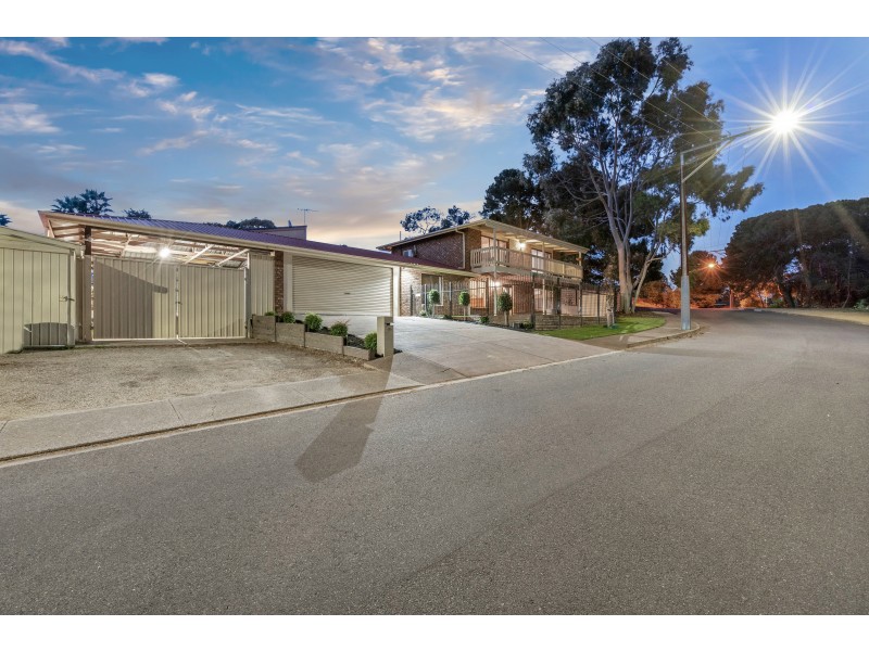 43 Chilcomb Drive, Huntfield Heights SA 5163