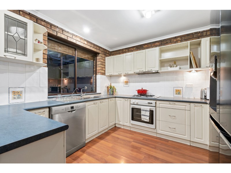 43 Chilcomb Drive, Huntfield Heights SA 5163