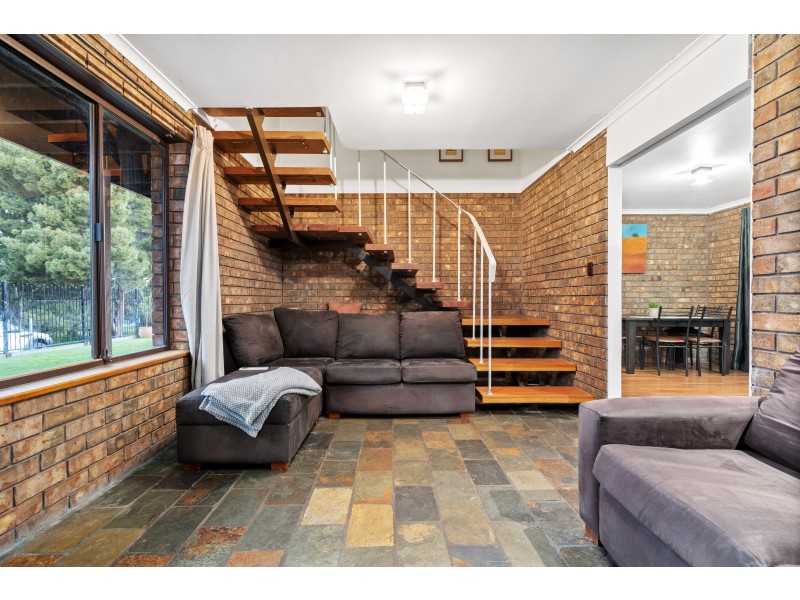 43 Chilcomb Drive, Huntfield Heights SA 5163