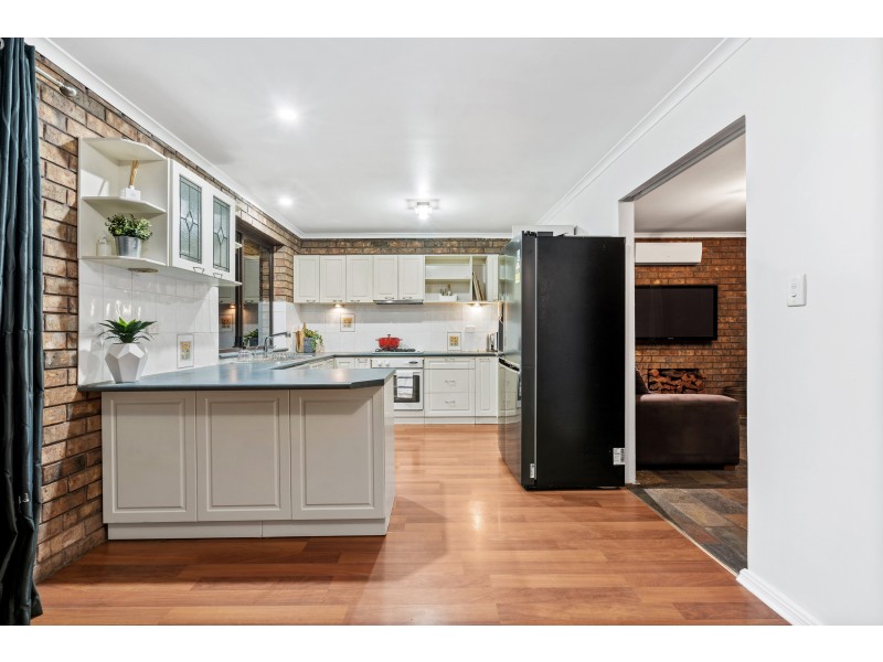 43 Chilcomb Drive, Huntfield Heights SA 5163