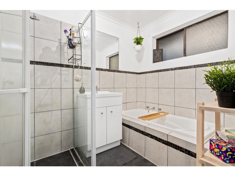 43 Chilcomb Drive, Huntfield Heights SA 5163