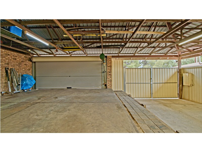 43 Chilcomb Drive, Huntfield Heights SA 5163