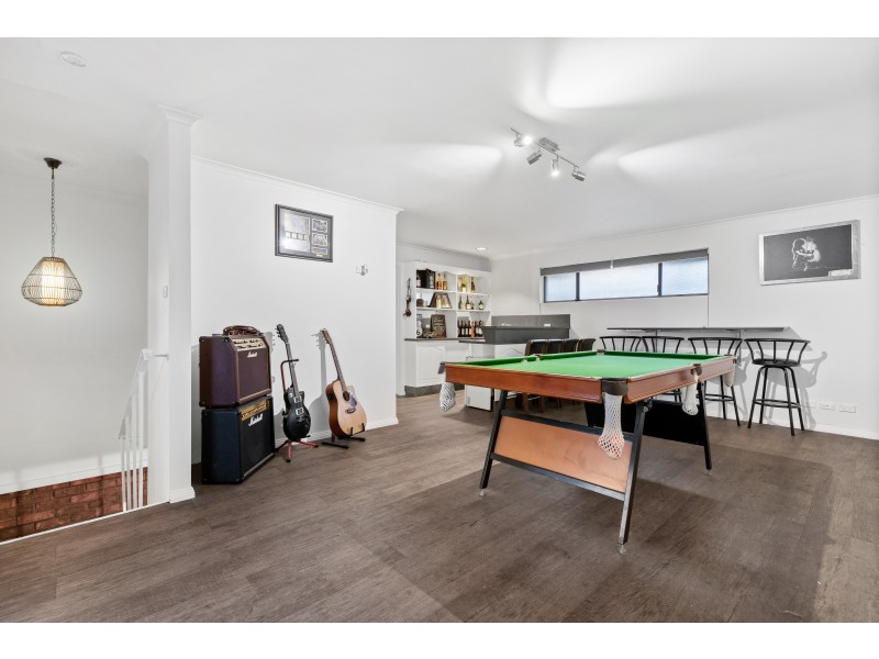 43 Chilcomb Drive, Huntfield Heights SA 5163