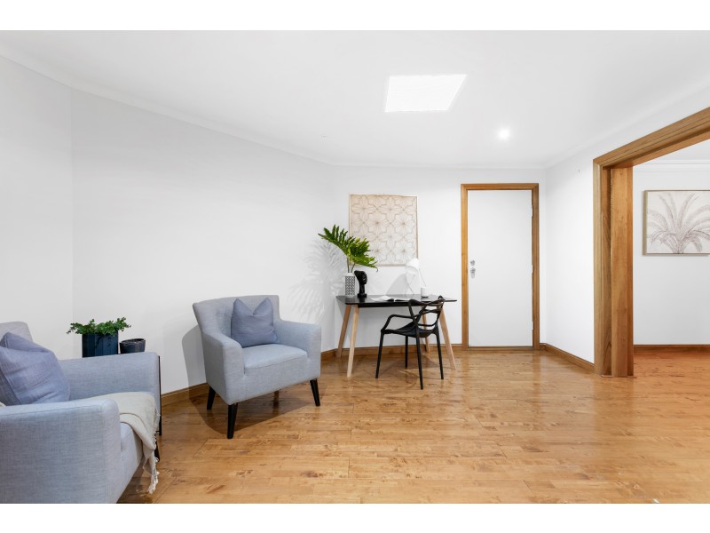 4 Caspian Court, Woodcroft SA 5162