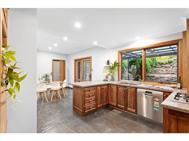 4 Caspian Court, Woodcroft SA 5162