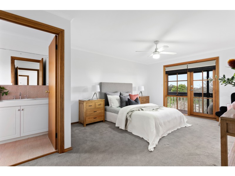 4 Caspian Court, Woodcroft SA 5162