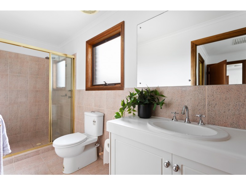 4 Caspian Court, Woodcroft SA 5162