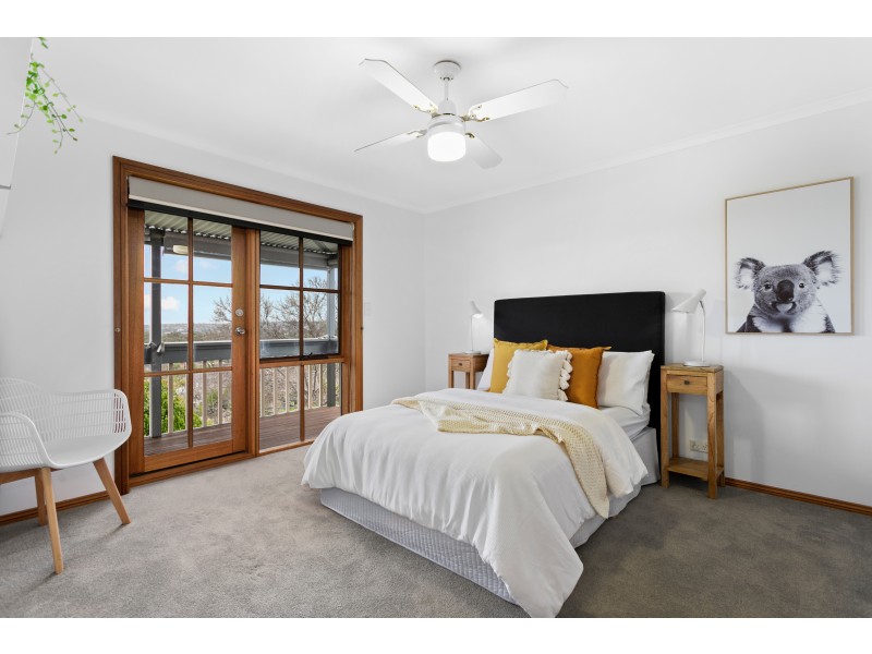 4 Caspian Court, Woodcroft SA 5162