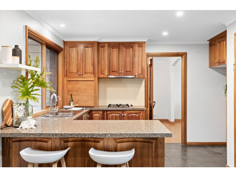 4 Caspian Court, Woodcroft SA 5162
