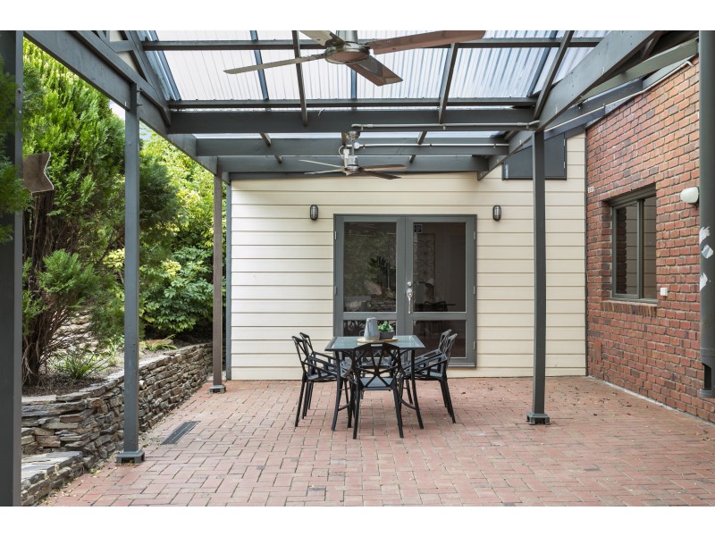 4 Caspian Court, Woodcroft SA 5162