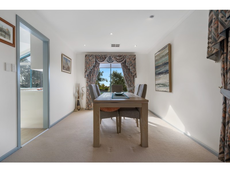 6 Ingleton Drive, Hallett Cove SA 5158