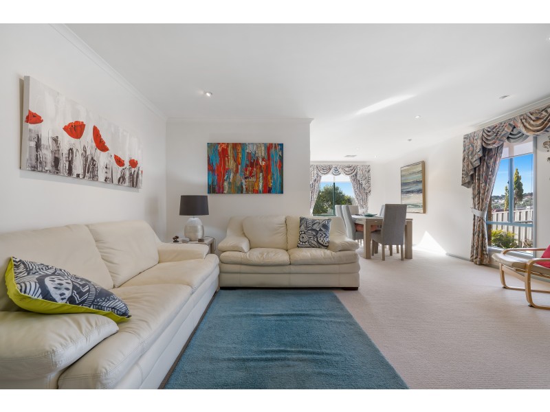 6 Ingleton Drive, Hallett Cove SA 5158
