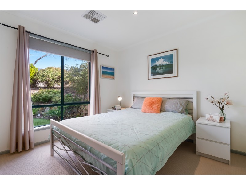 6 Ingleton Drive, Hallett Cove SA 5158