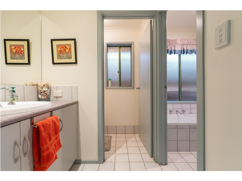 6 Ingleton Drive, Hallett Cove SA 5158