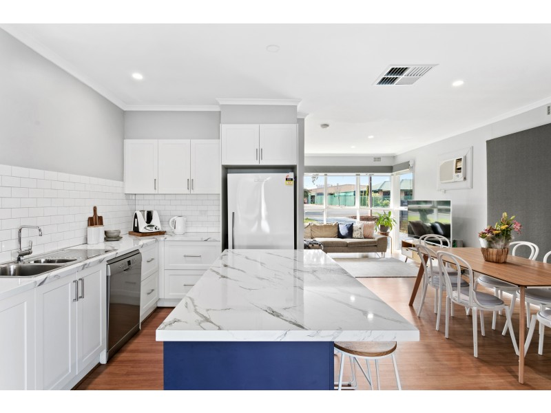 8 Wahratta Avenue, Morphett Vale SA 5162