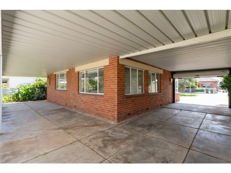 5 CHAMBERLAIN AVENUE, Clarence Gardens SA 5039