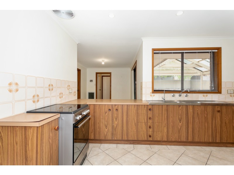 11 Jade Crescent, Happy Valley SA 5159