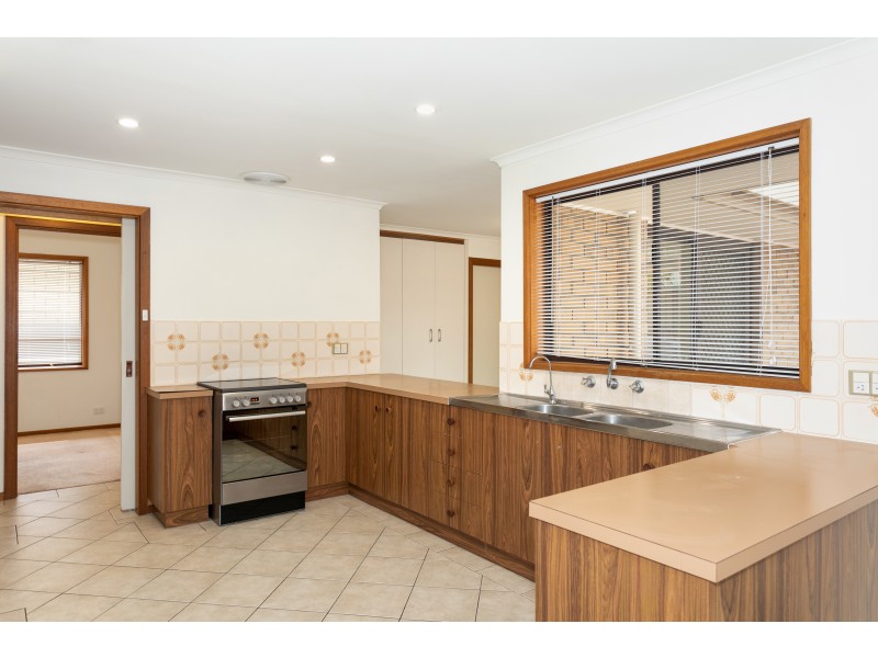 11 Jade Crescent, Happy Valley SA 5159