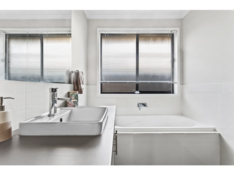 14 Admiral Pde, Seaford Meadows SA 5169