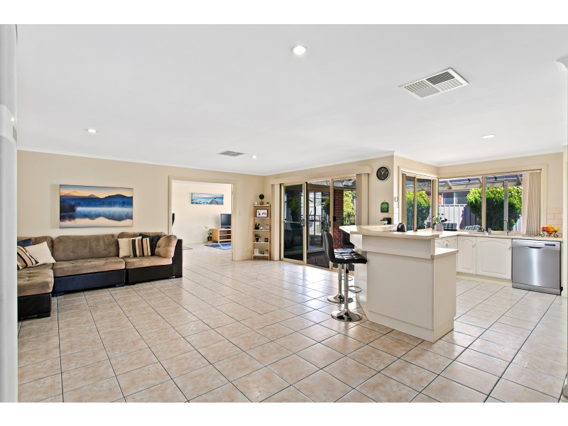 33 Nyrang Circuit, Woodcroft SA 5162