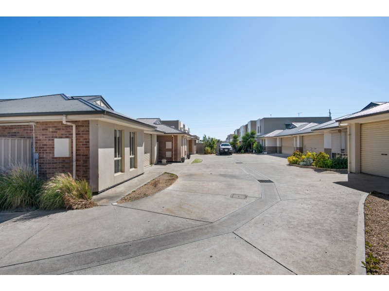 1/15 Sovereign Drive, Woodcroft SA 5162