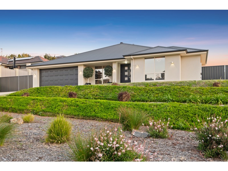 2 Nurlo Road, Noarlunga Downs SA 5168
