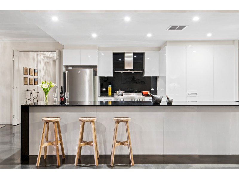2 Nurlo Road, Noarlunga Downs SA 5168