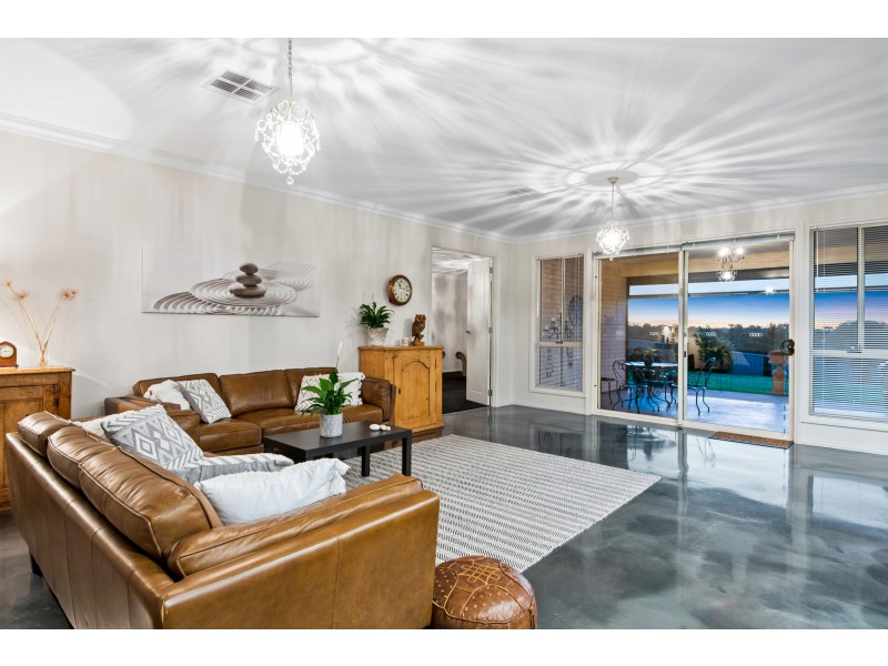 2 Nurlo Road, Noarlunga Downs SA 5168