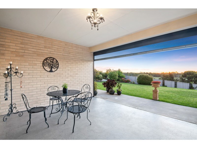 2 Nurlo Road, Noarlunga Downs SA 5168