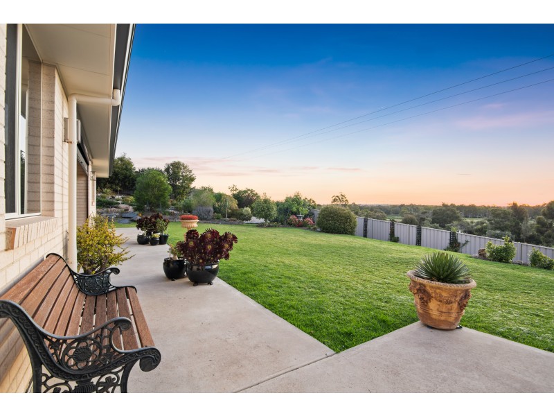 2 Nurlo Road, Noarlunga Downs SA 5168