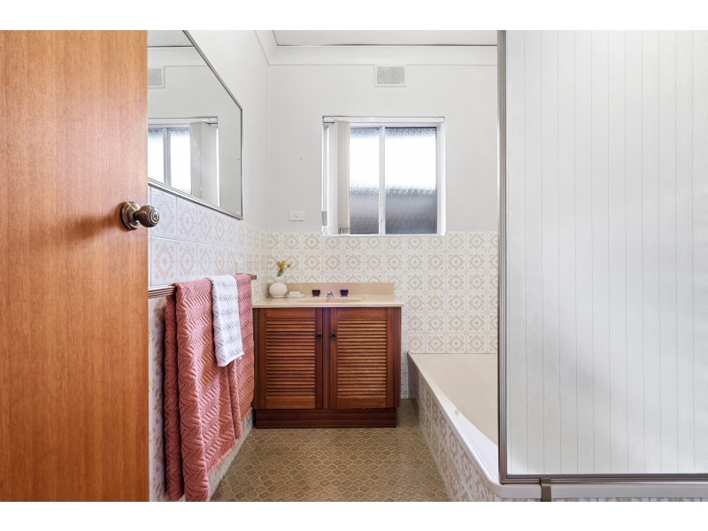 111 Black Road, Flagstaff Hill SA 5159