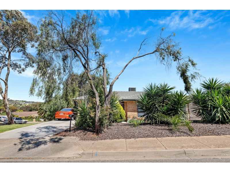 1 Byron Court, Huntfield Heights SA 5163